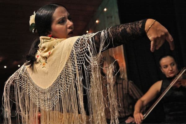 femme faisant du flamenco