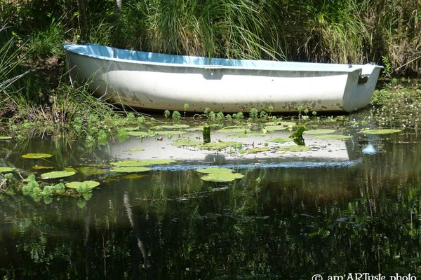 Petite barque sur le lac de Léon